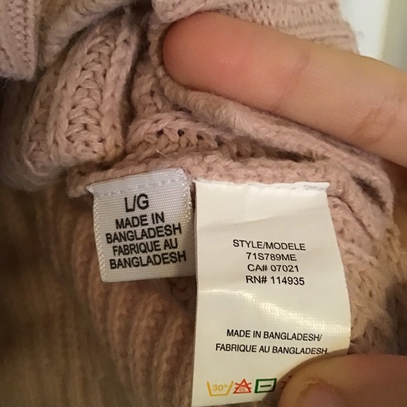 Seven Sisters V-Neck Crop Sweater - Picture 4 of 6